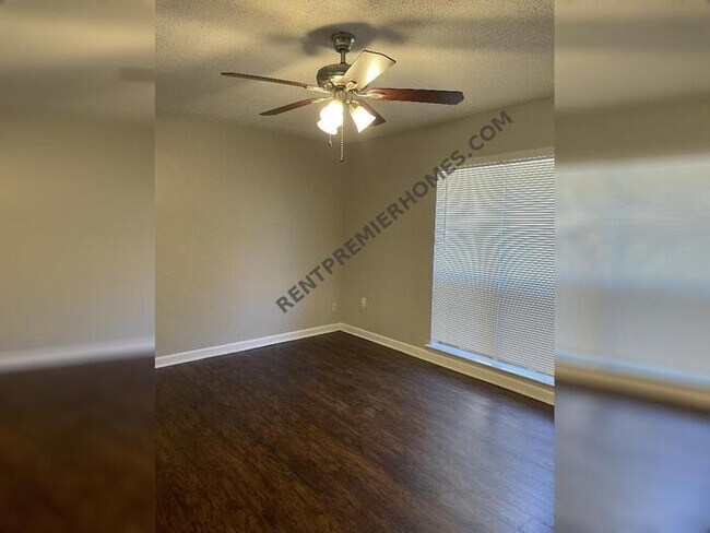 Foto del edificio - 10008 Republic Ln