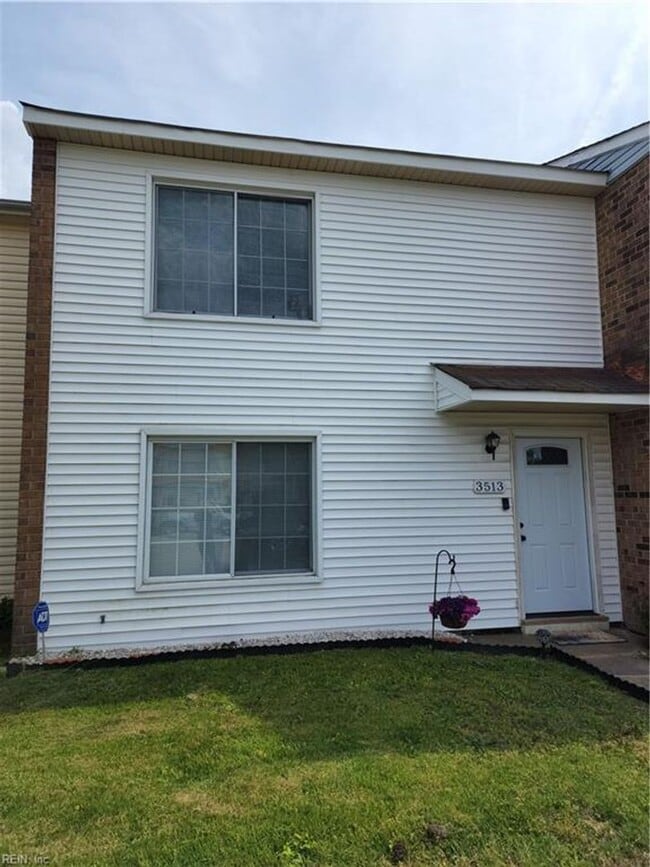 Building Photo - Spacious, Renovated Townhouse for Rent in ...