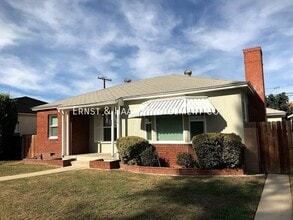 Building Photo - 215 E Scott St Building Photo - 215 E Scott St