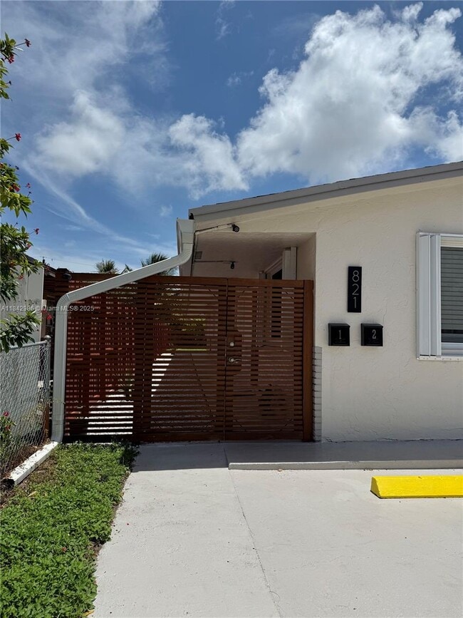 Foto del edificio - 821 SW 9th St