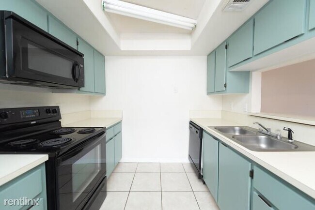 Building Photo - 2 br, 1.5 bath Condo - 631 Club Ridge Dr
