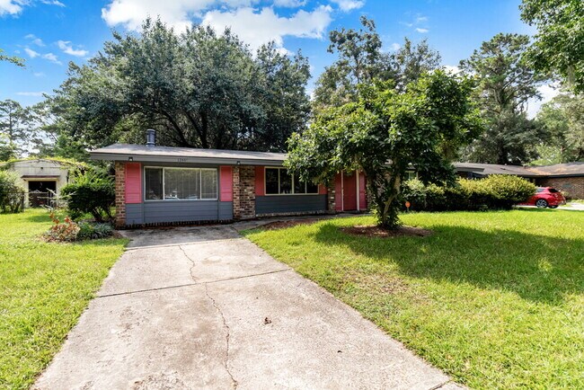 Building Photo - 12444 Largo Dr