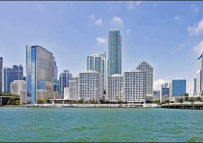 Foto del edificio - 825 Brickell Bay Dr