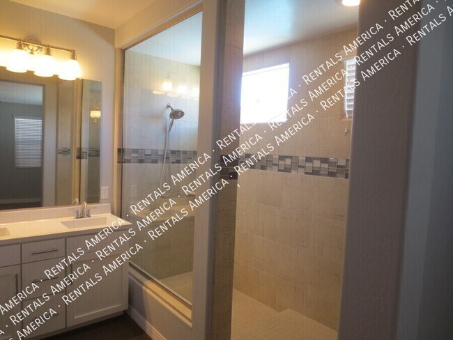 Building Photo - 3636 E Lodgepole Dr