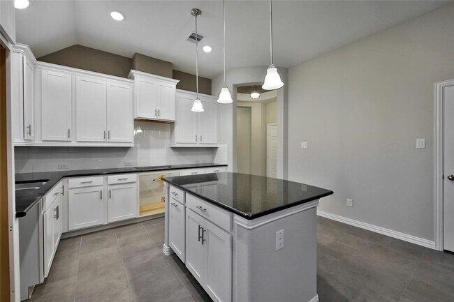 Foto del edificio - 24431 Piney Harbor Ln