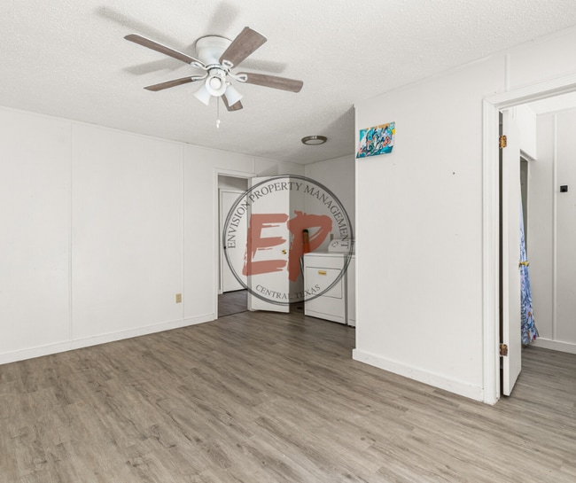 Foto del edificio - 102 County Rd 1605