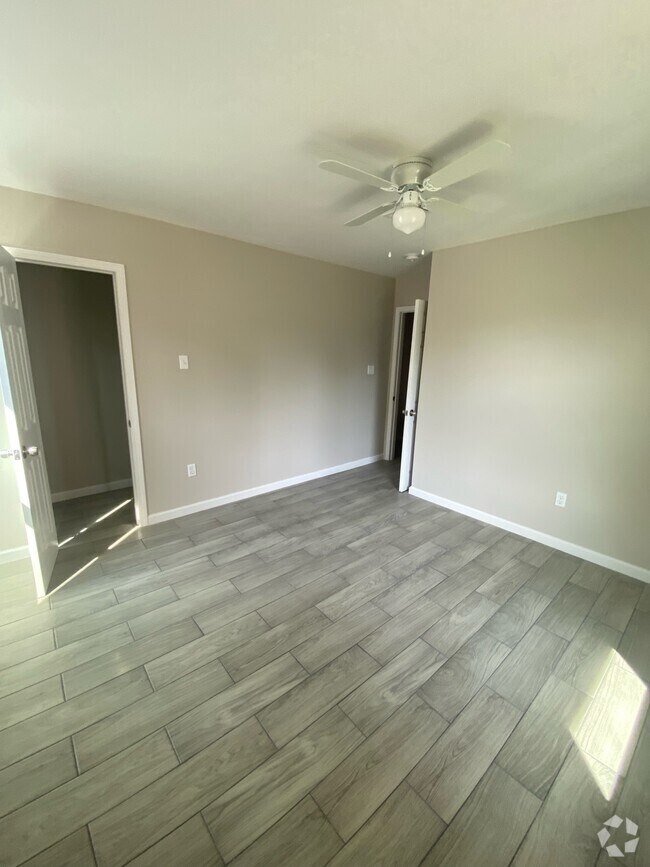 Lakewood East Townhouses under 500 New Orleans, LA 5 Townhouses