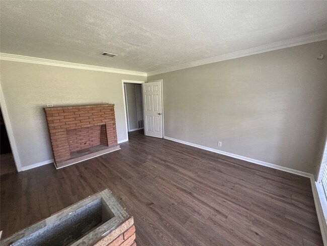 Building Photo - 5827 Reed Rd