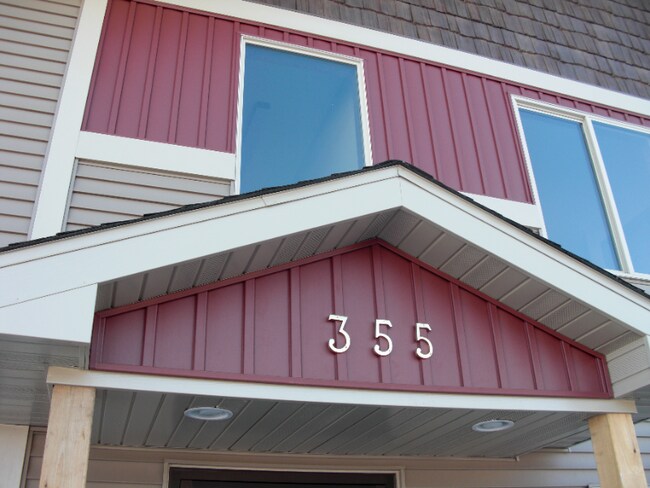 Building Photo - 355 Horseshoe Dr