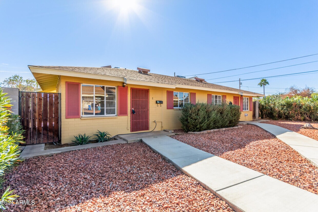 Primary Photo - 735 W Coolidge St