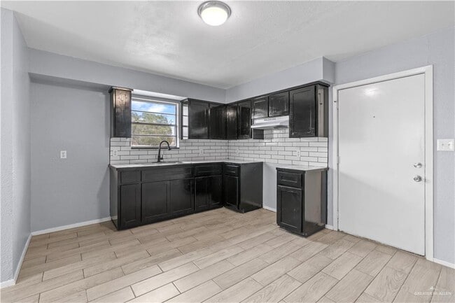 Building Photo - 10 E Wells St