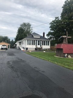 Primary Photo - 9487 Johnnycake Ridge Rd