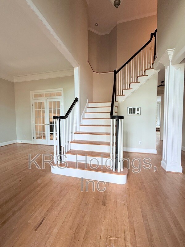 Foto del edificio - 213 Glen Abbey Dr