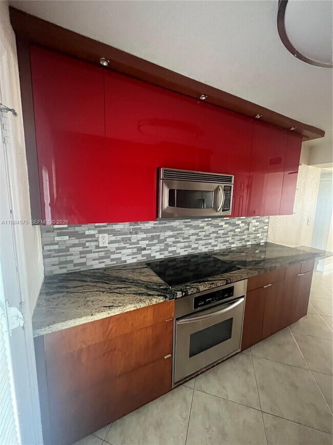 Foto del edificio - 3923 NE 166th St