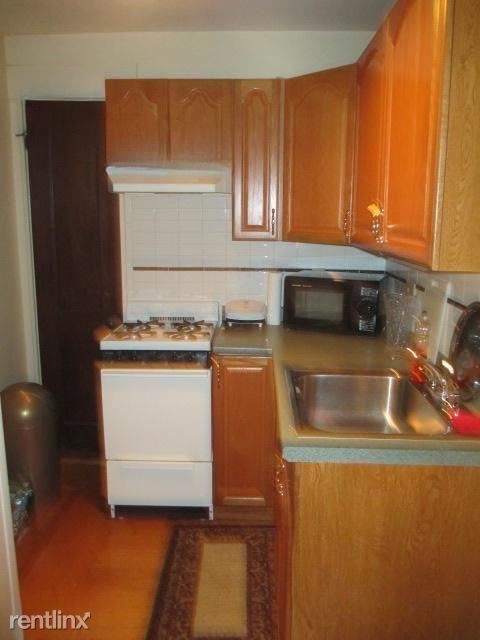 Building Photo - Studio, 1 bath Duplex - 38 Babcock St 2