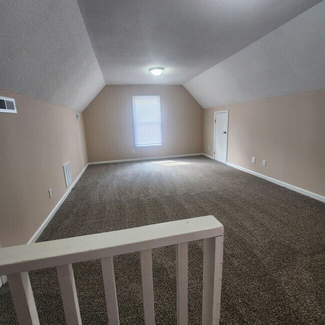 Foto del edificio - Beautifully Updated 2BR Durham Home with Loft & Deck