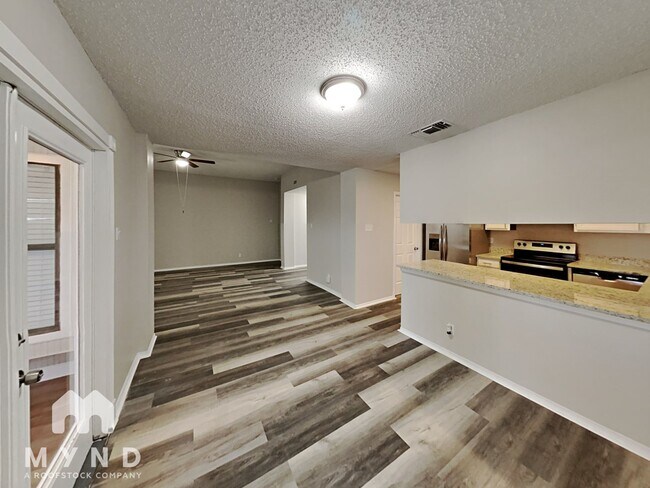 Foto del edificio - 7407 Longing Trail