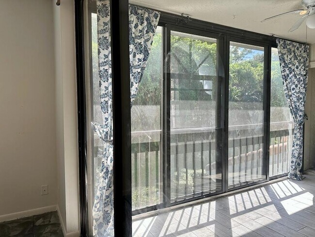 Photo - 5438 Verona Dr Apartment