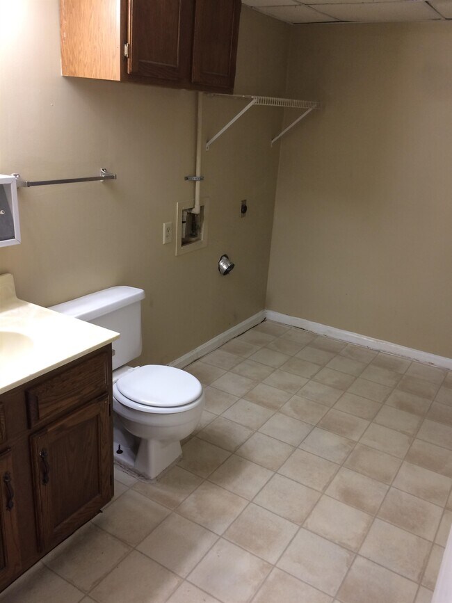 Building Photo - 1641 Foxhaven Dr
