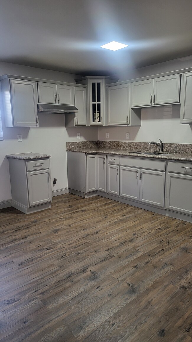 Building Photo - 3236 W 59th St
