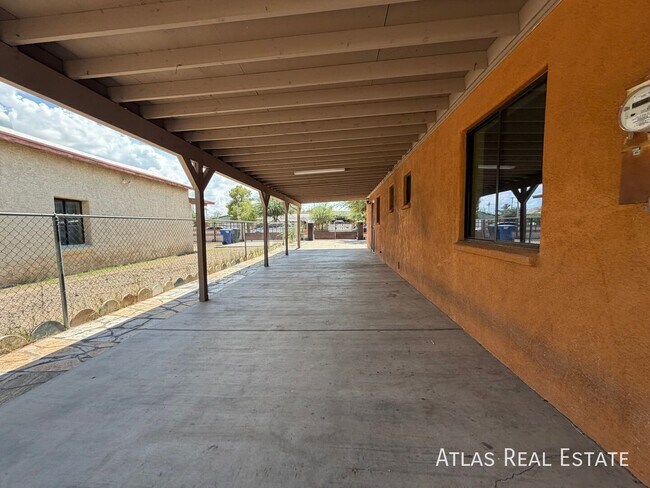 Building Photo - 1354 W Sonora St