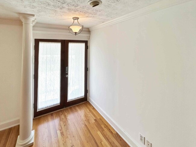 Building Photo - Spacious 3 BR/2 BA Duplex in Austell!