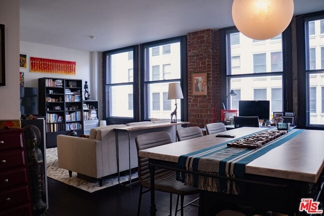 Foto del edificio - 460 S Spring St