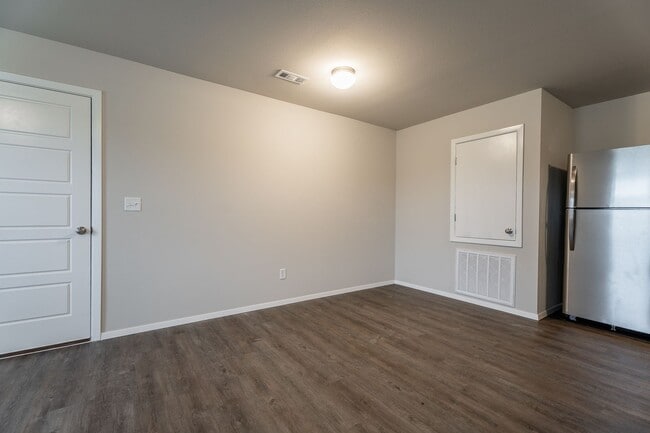 Building Photo - 1259 Oak St