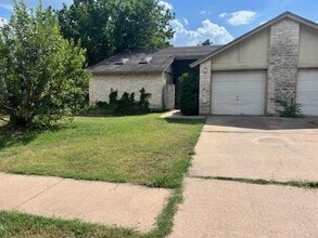 Building Photo - 8713 Pineridge Dr