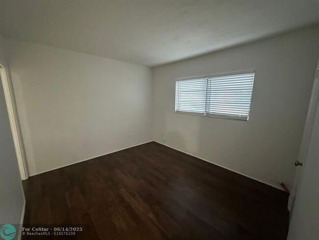 Building Photo - 530 N 20th Ave