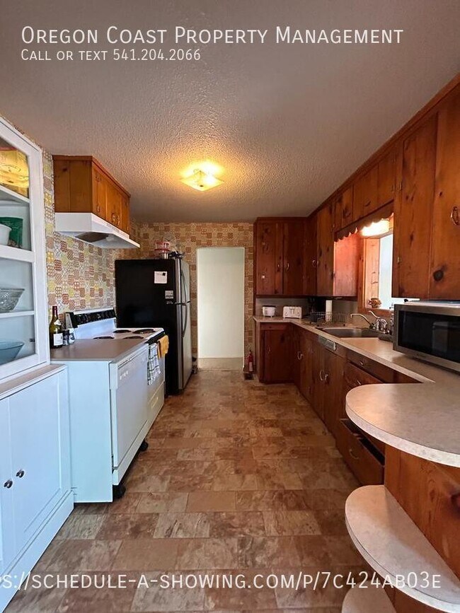 Building Photo - Recently Reduced Rate! 3 Bed 2.5 BathFully...