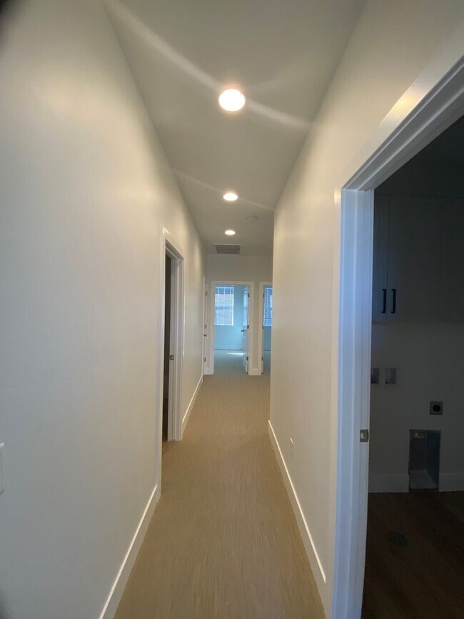 Foto del edificio - Beautiful 3 Bedroom 2.5 Bathroom TownHome!