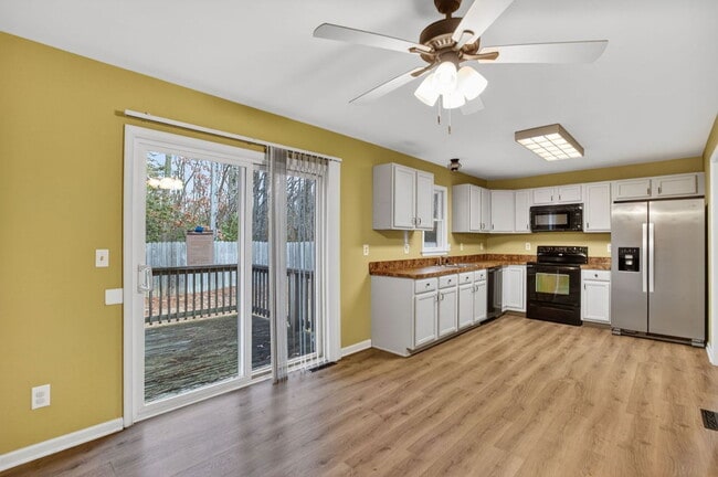 Foto del edificio - 40077 Big Chestnut Rd