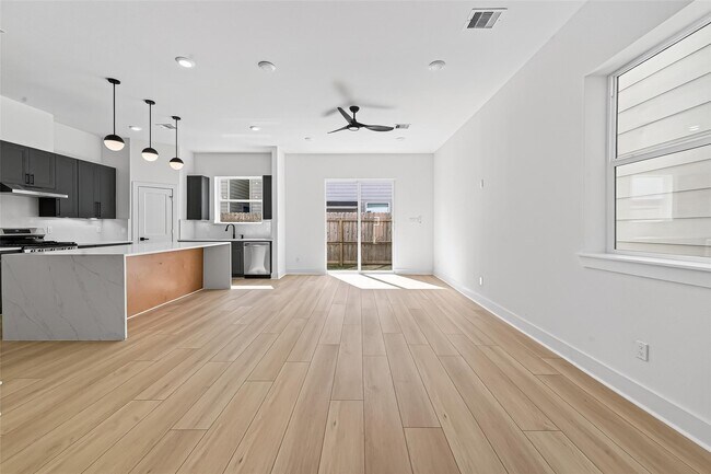 Building Photo - 951 Highland Lgt Ln