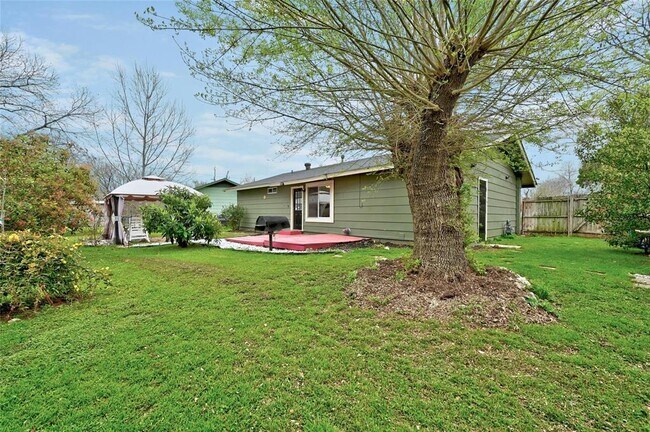 Foto del edificio - 1702 Cherry Orchard Dr