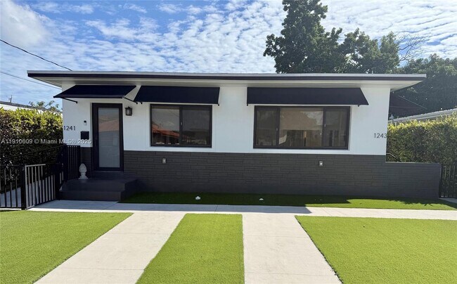 Foto del edificio - 1241 SW 30th Pl