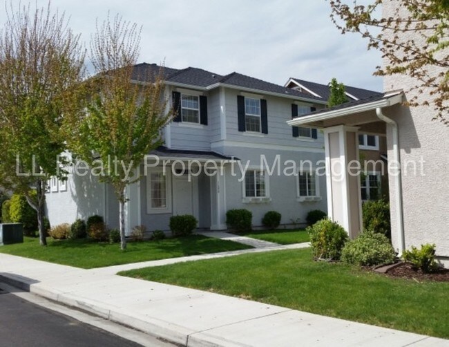 2 story home in downtown Minden House Rental in Minden, NV