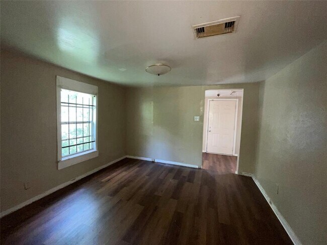 Building Photo - 4827 Shreveport Blvd
