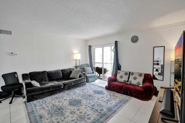 Building Photo - 636 NW 13th St