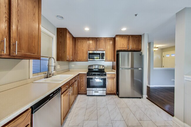 Foto del edificio - 2550 W Lake Ave