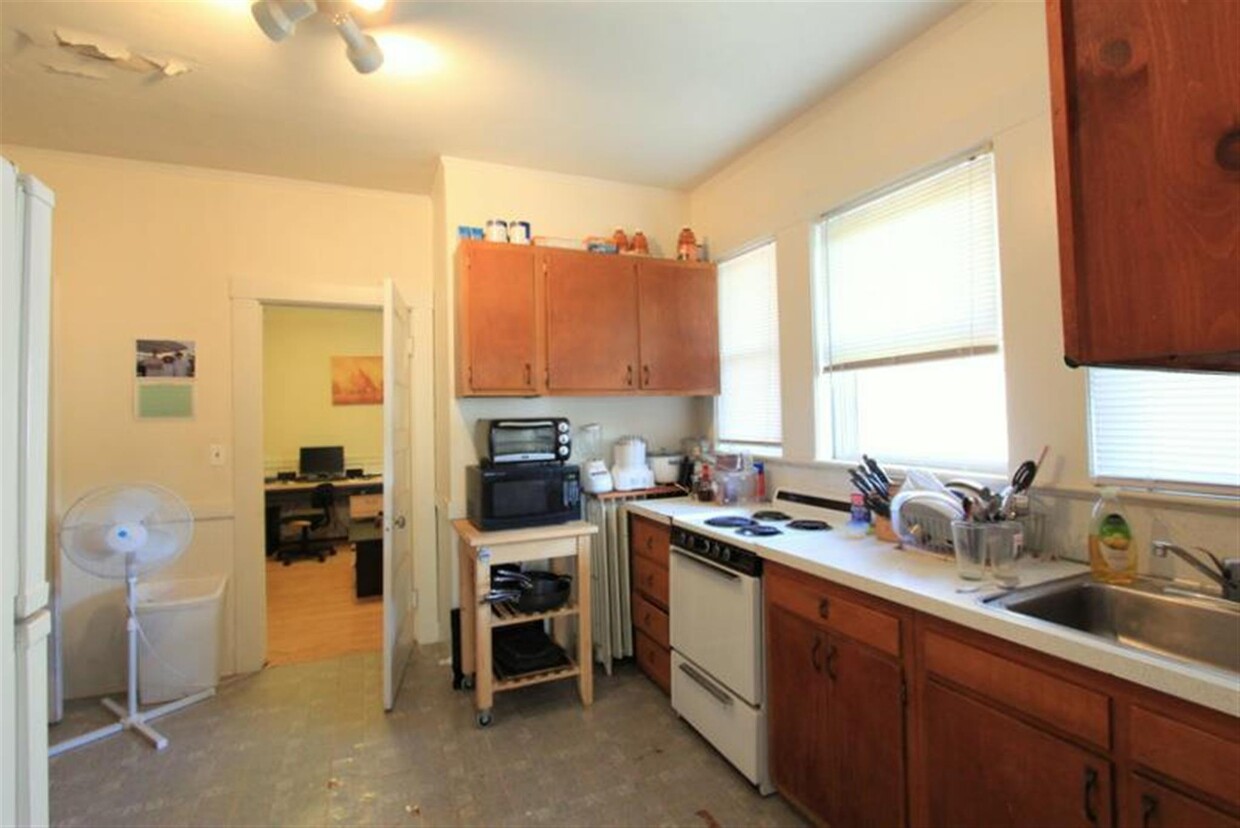 Primary Photo - 4 Forest St