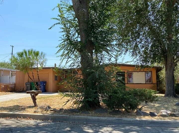 Primary Photo - 1032 W Avenue J12
