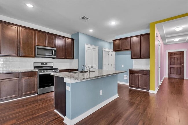 Building Photo - 308 Clearlake Dr