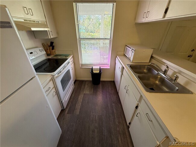 Foto del edificio - 943 SE Mayo Dr