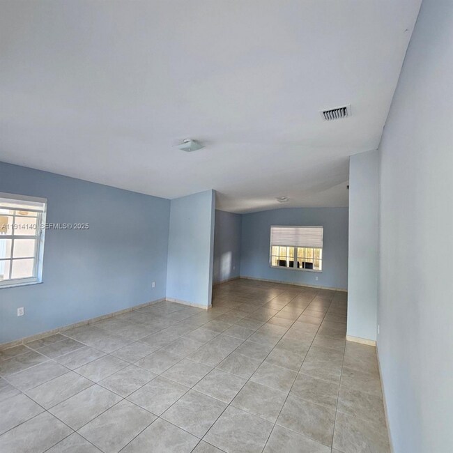 Foto del edificio - 8330 SW 96th Pl