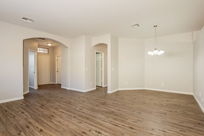 Building Photo - 8842 W Hilton Ave
