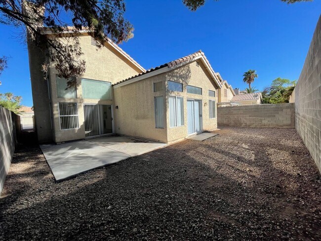 Building Photo - 121 Wildshire Way