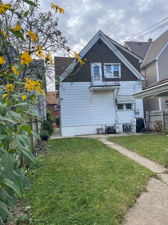 Building Photo - 3108A N Pierce St