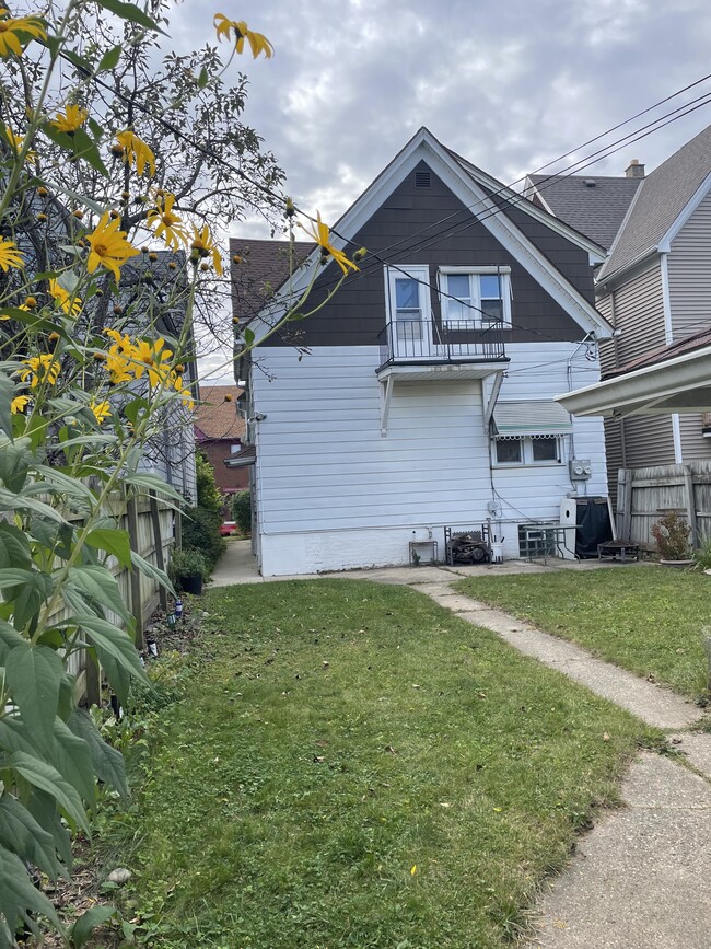 Building Photo - 3108A N Pierce St