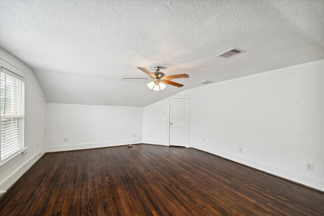 Building Photo - 2611 Isabella St